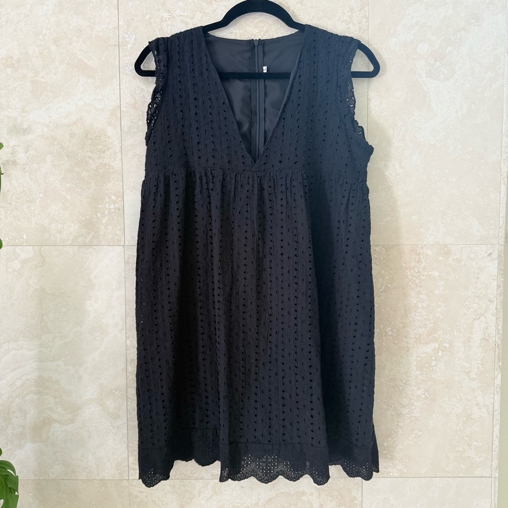 Black Eyelet Sleeveless V-Neck Babydoll Top or Mini Dress Large EUC